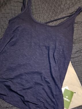 HALARA U-Neck Built In Bra Loose Fit Casual Tank Top
